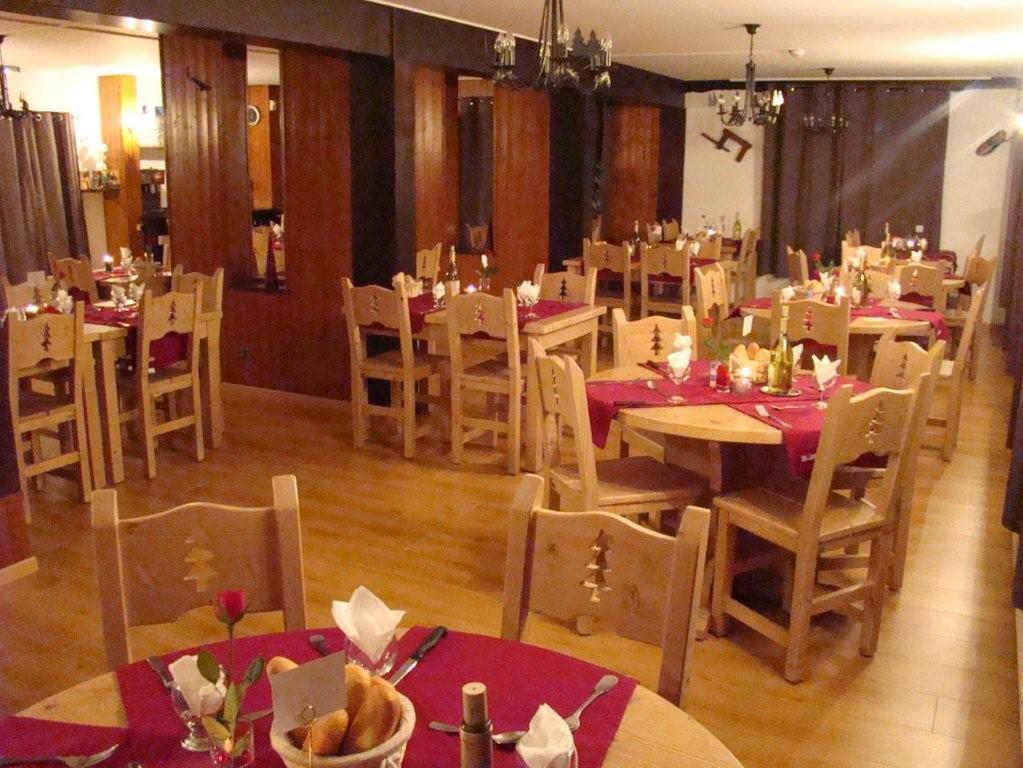 Hotel Les Combelles Châtel Kültér fotó