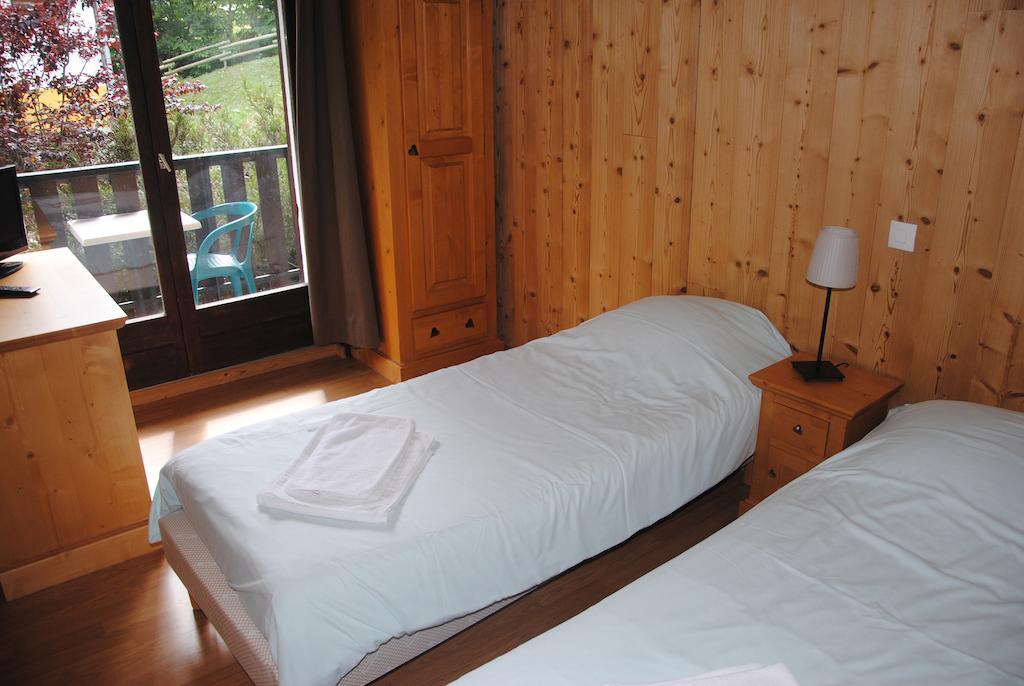 Hotel Les Combelles Châtel Szoba fotó