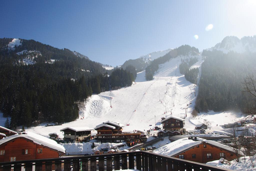 Hotel Les Combelles Châtel Kültér fotó