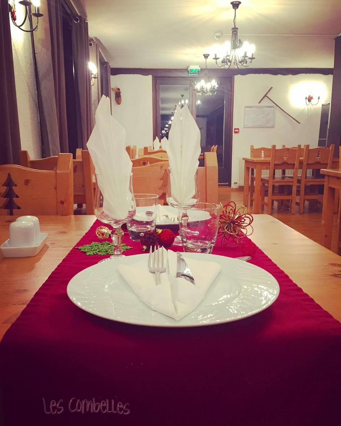 Hotel Les Combelles Châtel Kültér fotó