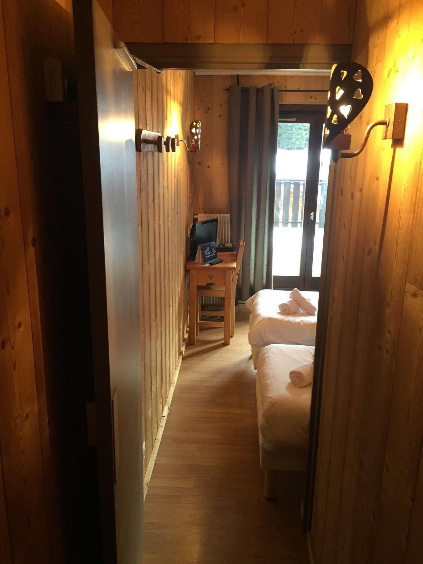 Hotel Les Combelles Châtel Kültér fotó