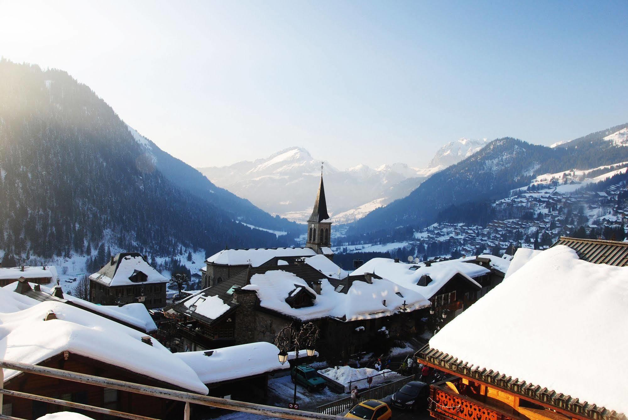 Hotel Les Combelles Châtel Kültér fotó
