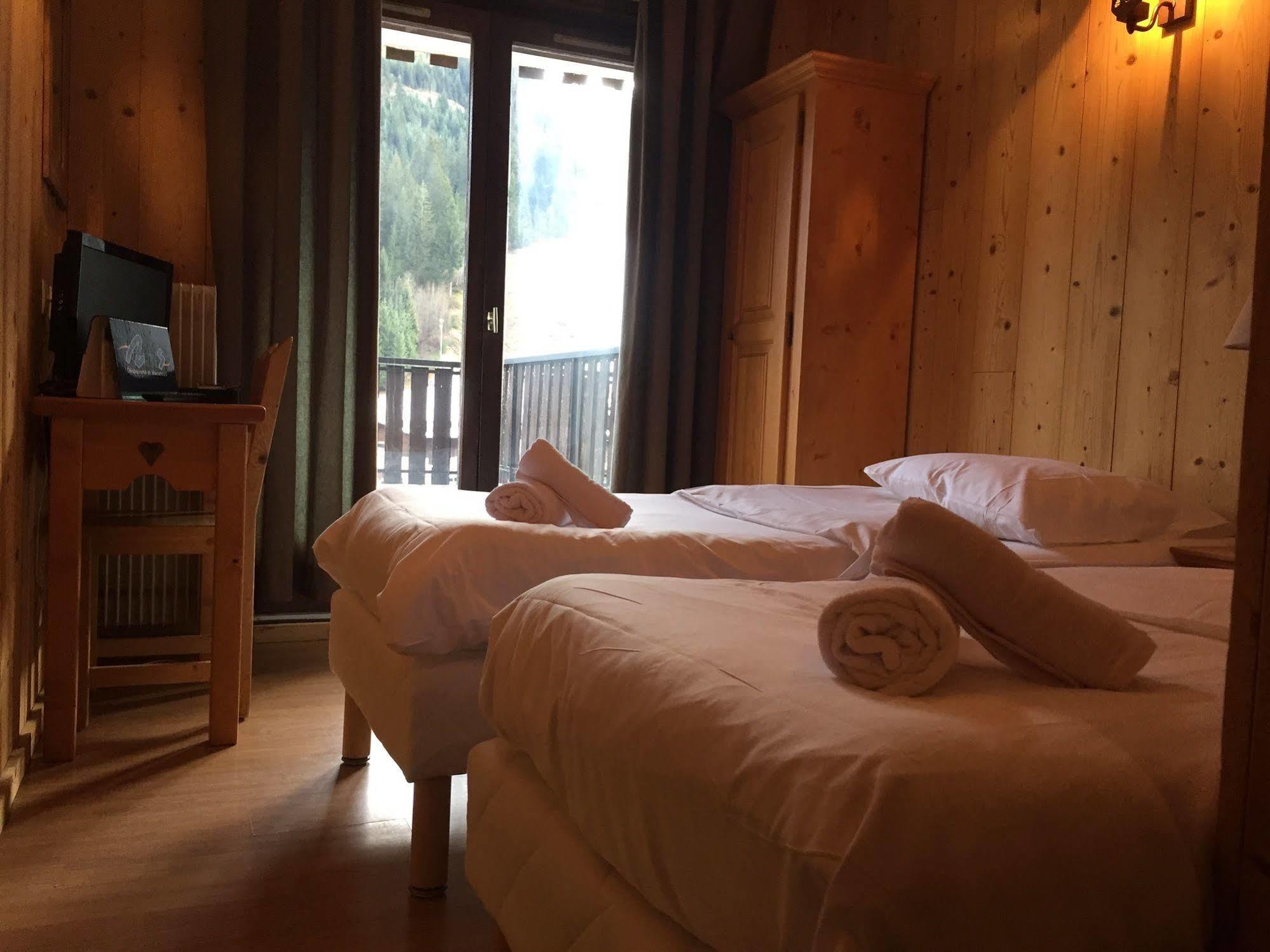 Hotel Les Combelles Châtel Kültér fotó