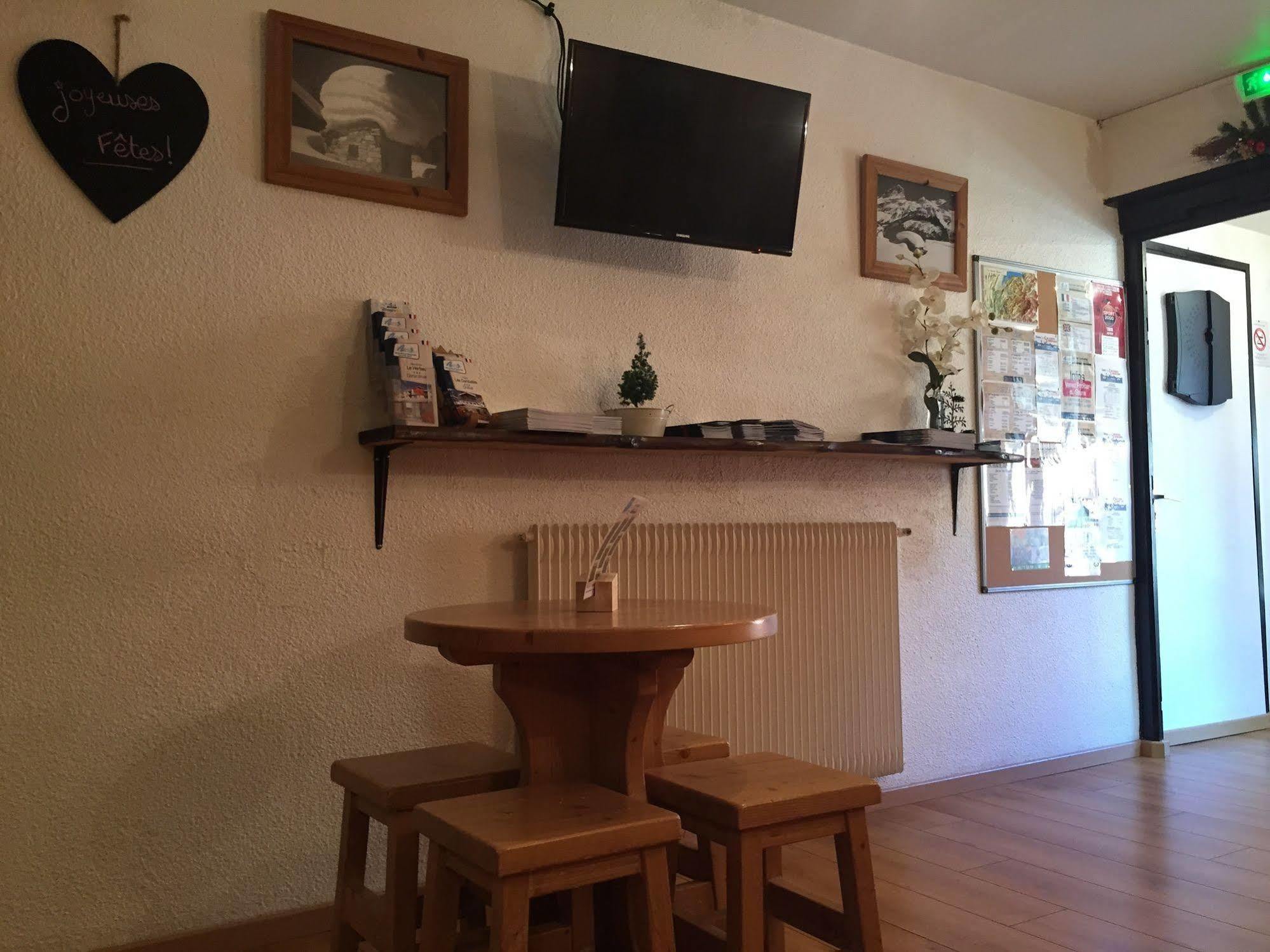 Hotel Les Combelles Châtel Kültér fotó